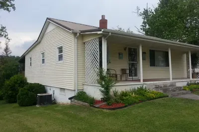 Image de Boone lac Bungalow. Cozy, confortable et pratique.