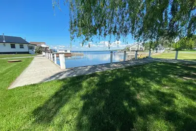 Image de Accueil du lac Ontario avec quai de 32 mètres Safe Harbor Watertown / Sackets