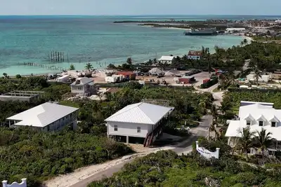 Image de Six chambres / trois salles de bain avec vue sur la mer d'Abaco et l'océan Atlantique