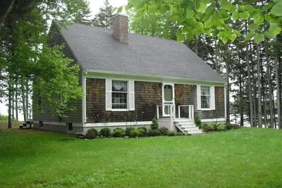 Image de Charme Waterfront Cottage Ă quelques pas de l'Est Penobscot Bay