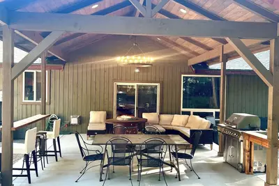 Image de Aventure toute l'année sur 2 acres. WiFi, bain à remous, près des sentiers / Suncadia