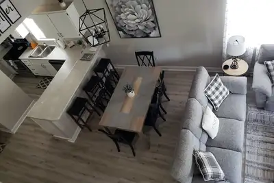 Image de Magnifique condo récemment rénové de 3 chambres / 3 salles de bain situé à Pointe Royale.