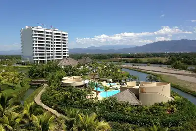 Image de 4 Br Luxury Family Villa - Mountain and Bay Views