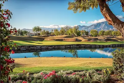 Image de Hou la la! Quelle vue! 13e trou sur le parcours du stade
