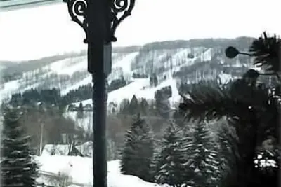 Image de Regardez les skieurs depuis votre balcon!