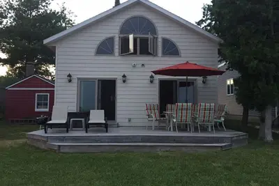 Image de Cozy Lake Front Cottage sur le magnifique All Sports Lake Mitchell à Cadillac, Mi
