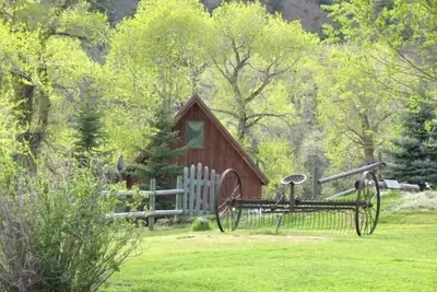 Image de Cabin the River ~ seulement 10 min à Yellowstone! Se trouve sur les rives de la rivière Yellowstone