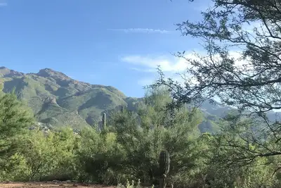 Image de Luxueux condo au premier étage de 2 chambres avec une vue imprenable.