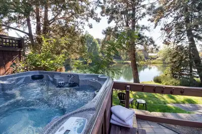 Image de Riverfront in dwntn Bend! Bain à remous, Westide, courbe praticable!