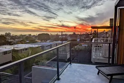 Image de Vues d'un million de dollars, 750 pi de terrasse avec table de feu, promenade jusqu'à la plage / magasins