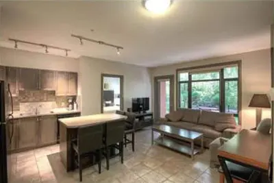 Image de Belle Okanagan famille Getway- Main Floor 2 Brdm / 2 salles de bain Suite - Playa Del Sol