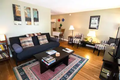 Image de 1Bed / 1Bath à East Nashville avec 207 5 * avis sur un autre site (Apt B)