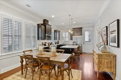 Image de 3br / 2. Maison de ville de construction neuve du quartier historique 5ba
