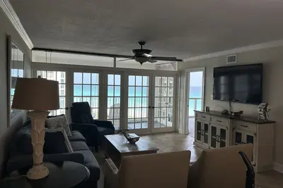 Image de Condo luxueux entièrement rénové en bord de mer - 2 chambres / 2 salles de bain