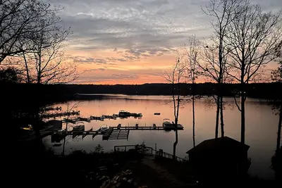 Image de Grand Lake House Waterfront sur le magnifique lac Anna - 5 Chambre