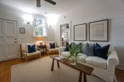 Image de Nouvelle Liste! ! ! Cottage On Carteret au coeur du centre-ville de Beaufort