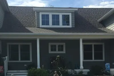 Image de 3bdrm, 1 salle de bain Dans Law Suite w Cuisine sur rue calme.