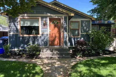 Image de Mirror Pond 2 blks close. . . Emplacement et charme!