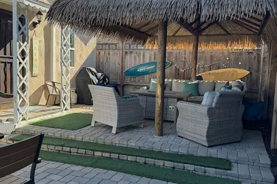 Image de Retraite côtière: 1 pâté de maisons de la plage et 3 du village.