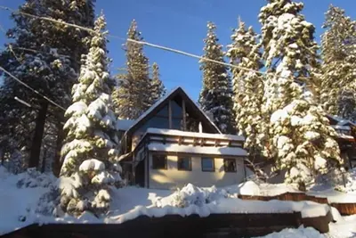 Image de Spacieuse maison Tahoe avec vue sur le lac, bain à remous, à 5 minutes de Northstar