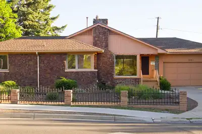 Image de Spacieux 2-Story Rocher Accueil