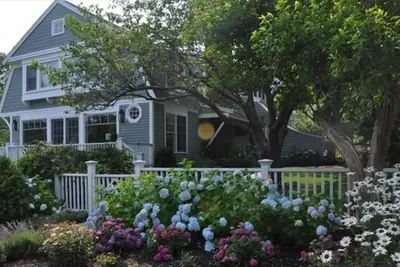 Image de Gorgeous Marblehead Neck Maison de 5 chambres