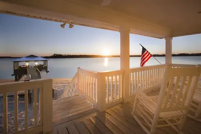 Image de Beach Front South End, décoré par un designer, Dream Retreat sur Tybee Island