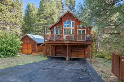 Image de Bain à remous 3 Br Bright and Cozy Cabin *; animaux de compagnie considérés et proches de tout