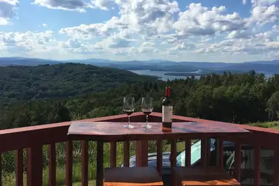 Image de Vues imprenables sur Gunstock et le lac Winnpesaukee de chaque pièce
