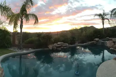 Image de Desert Retreat (Rénové) - Piscine chauffée et spa 4br / 3ba