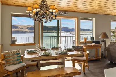 Image de Columbia River Waterfront Home, 15 Minutes à Gorge Amphitheater, Cave B Winery