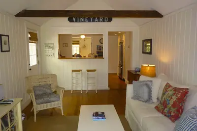 Image de Edgartown Cottage - à pied du village et des magasins | Douche extérieure, grill, draps inclus!