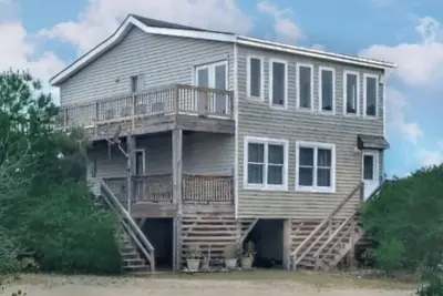 Image de Vues exceptionnelles sur l'océan! Cottage de plage simple sur une route de sable privée à Corolla