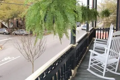 Image de McKenzie's Savannah House: Authentic Historic District Townhouse