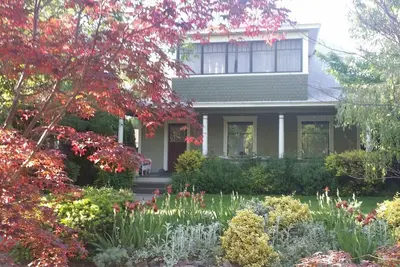 Image de The Haven - Traversez Whitman College jusqu'à Main Street. Spa / Familles / Animaux domestiques