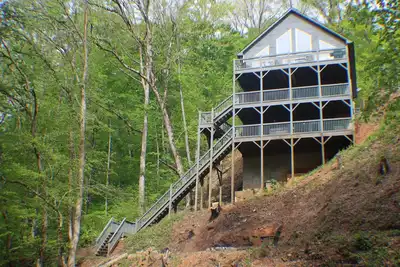 Image de \"Rustic Haven\" cabine sur Cove isolée à 2 minutes de Norris Ski Water