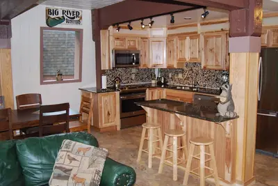Image de Luxe récemment rénové 3br w / Hot Tub sur notre terrasse, piscine d'été, vélo au lac Tahoe
