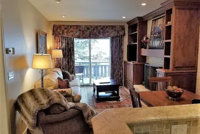 Image de Super endroit! Laveuse-sécheuse Heart Vail Deck Prkg