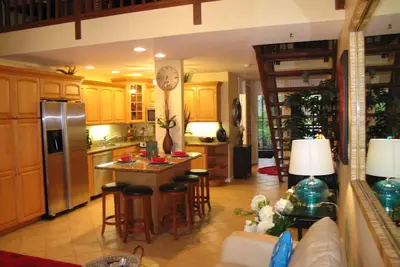 Image de Maison de ville de luxe au bord du lac sur le parcours de golf de Turtle Bay près de l'océan