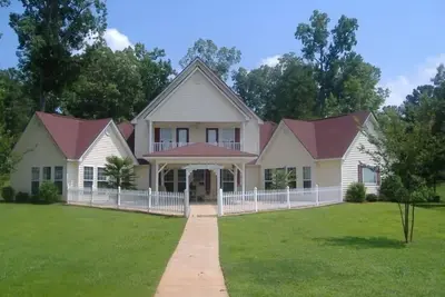 Image de Propre Belle Waterfront Home Builder