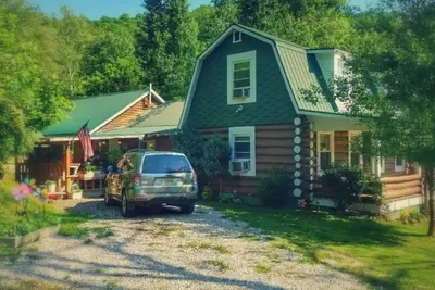 Image de The Lodge The Original Chestnut Log Cabin
