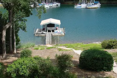 Image de Belle maison de 4 chambres au bord du lac sur le lac Keowee