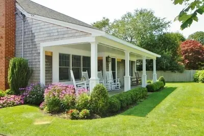 Image de Famille Maison spacieuse dans Souhaitable Katama - Accès facile à la plage et la ville!