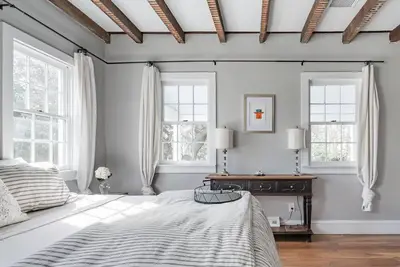 Image de Maison de luxe privée à distance de marche de King Street