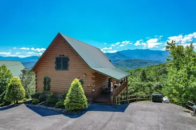 Image de Dream Luxury Cabin! Une vue imprenable * Perfect Location 5-10 min de tout!