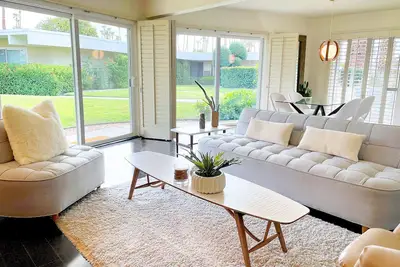 Image de Parfait Desert Mid Century Retreat