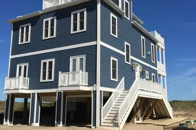 Image de Soyez juste sur la plage dans une grande maison magnifique