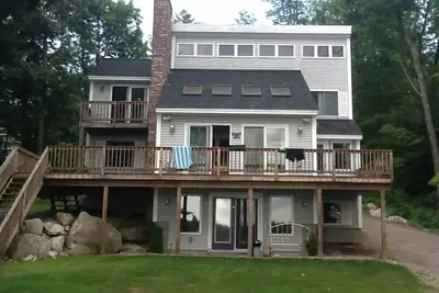 Image de 4 Br / 3 Bath Lakefront pour 12 personnes