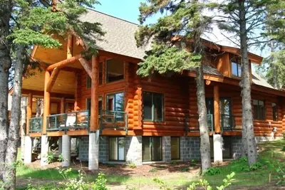 Image de Maison luxueuse en bois rond sur le lac ~ Vue fantastique sur le lac ~ Excellent emplacement!