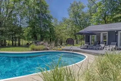 Image de Retraite dans la piscine privée, promenade à pied ou à vélo vers les plages et les villages